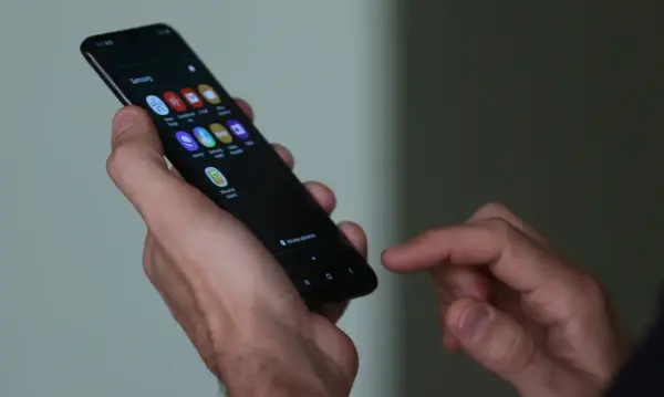 Imagem representando a nova lei de endurecimento de penas para furto de celular e golpes digitais.