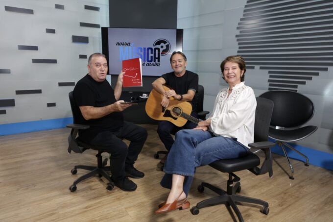 Carlos Colman celebra 50 anos de carreira no Nossa Música é Assim