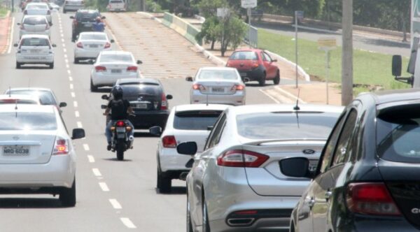 Carro elétrico em um ponto de recarga no Mato Grosso do Sul, com a palavra-chave carro elétrico Mato Grosso do Sul.