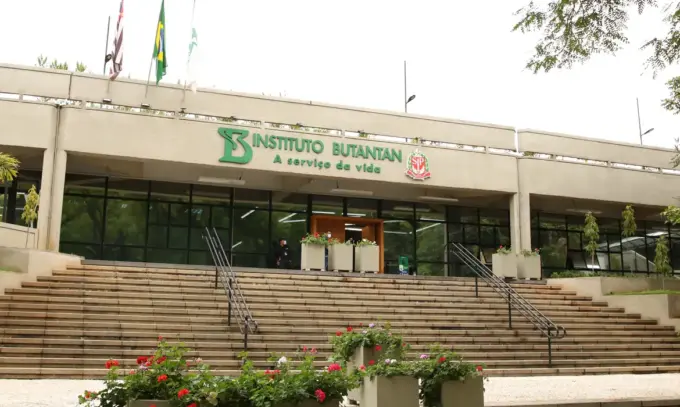Imagem do Instituto Butantan ou símbolo do SUS para ilustrar oferta de imunoterapia contra o câncer.