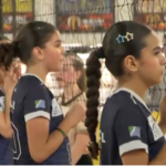 Time de vôlei SESI comemorando vitória na Copa Pantanal em Campo Grande.