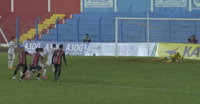 Jogadores em campo na partida entre Misto e Taveirópolis pela Série B do Campeonato Sul-Mato-Grossense.