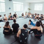 Jovens artistas em oficina de gestão, produção e elaboração de projetos culturais em Campo Grande.
