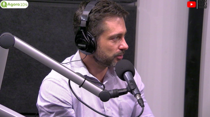 Médico urologista Dr. Flávio Faria em debate sobre saúde do homem e prevenção da sífilis em Campo Grande.