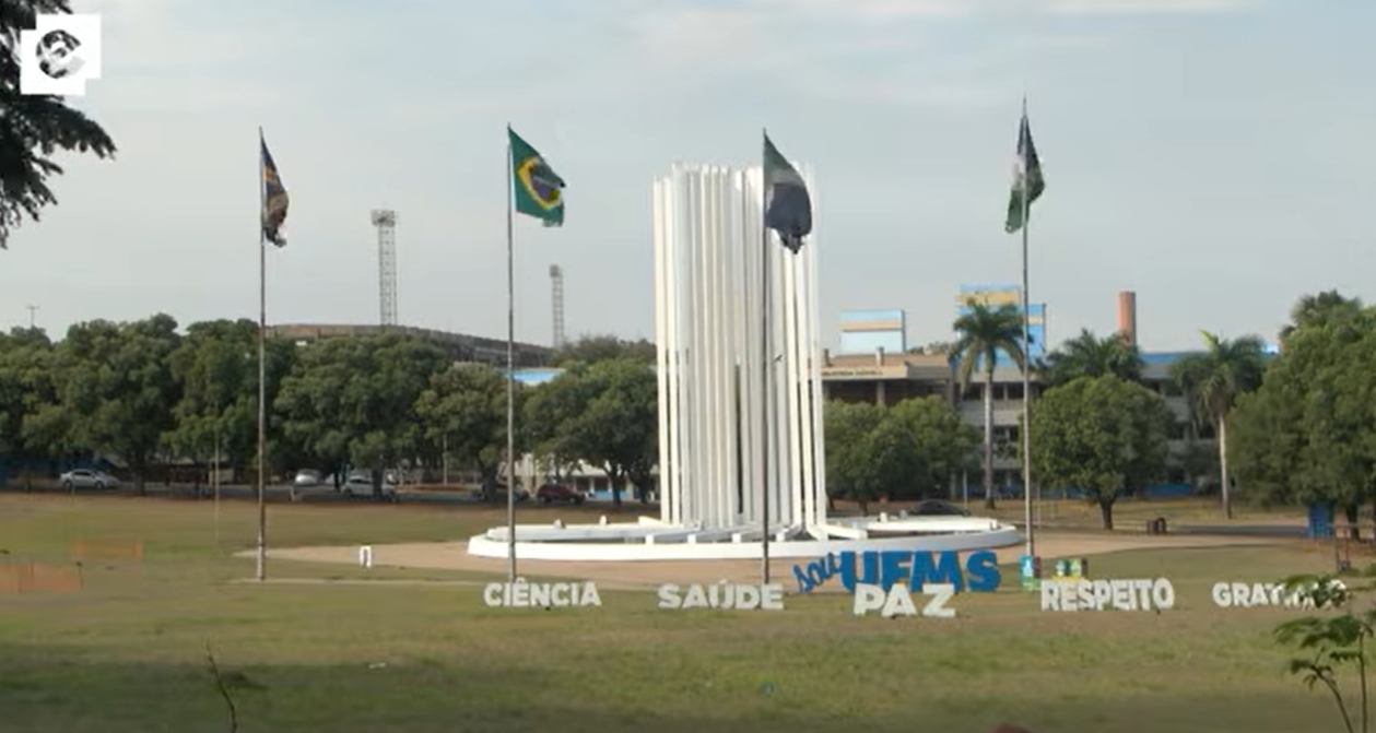 Estudantes em aula prática de Ciências Agrárias em Mato Grosso do Sul