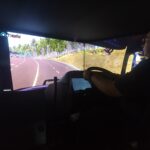 Motorista de ônibus em uma rodoviária no Brasil, ilustrando o déficit da profissão.