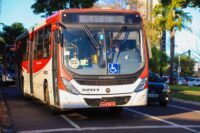 Ônibus de transporte coletivo em Campo Grande durante dia de eleição