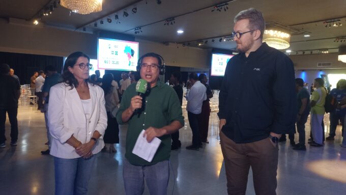 Participantes no Fórum Nacional de Formação Esportiva em Campo Grande discutindo o futuro do esporte.